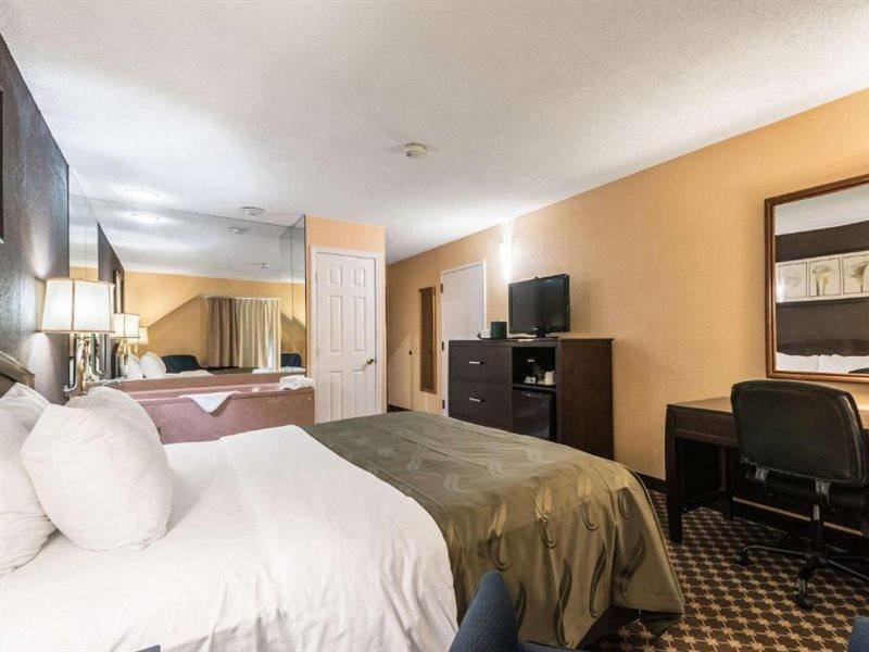 Quality Inn Ithaca - University Area Buitenkant foto