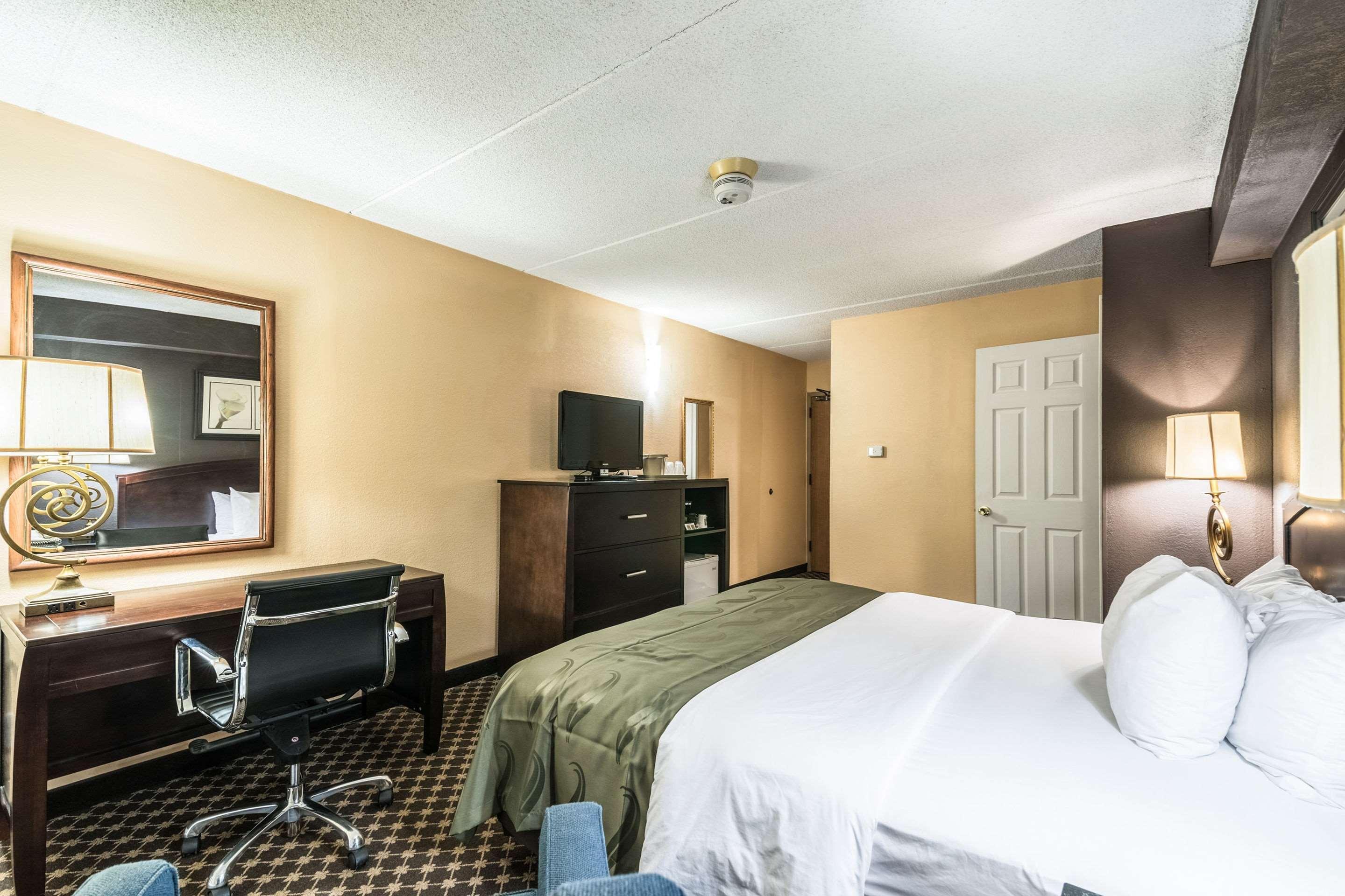 Quality Inn Ithaca - University Area Buitenkant foto