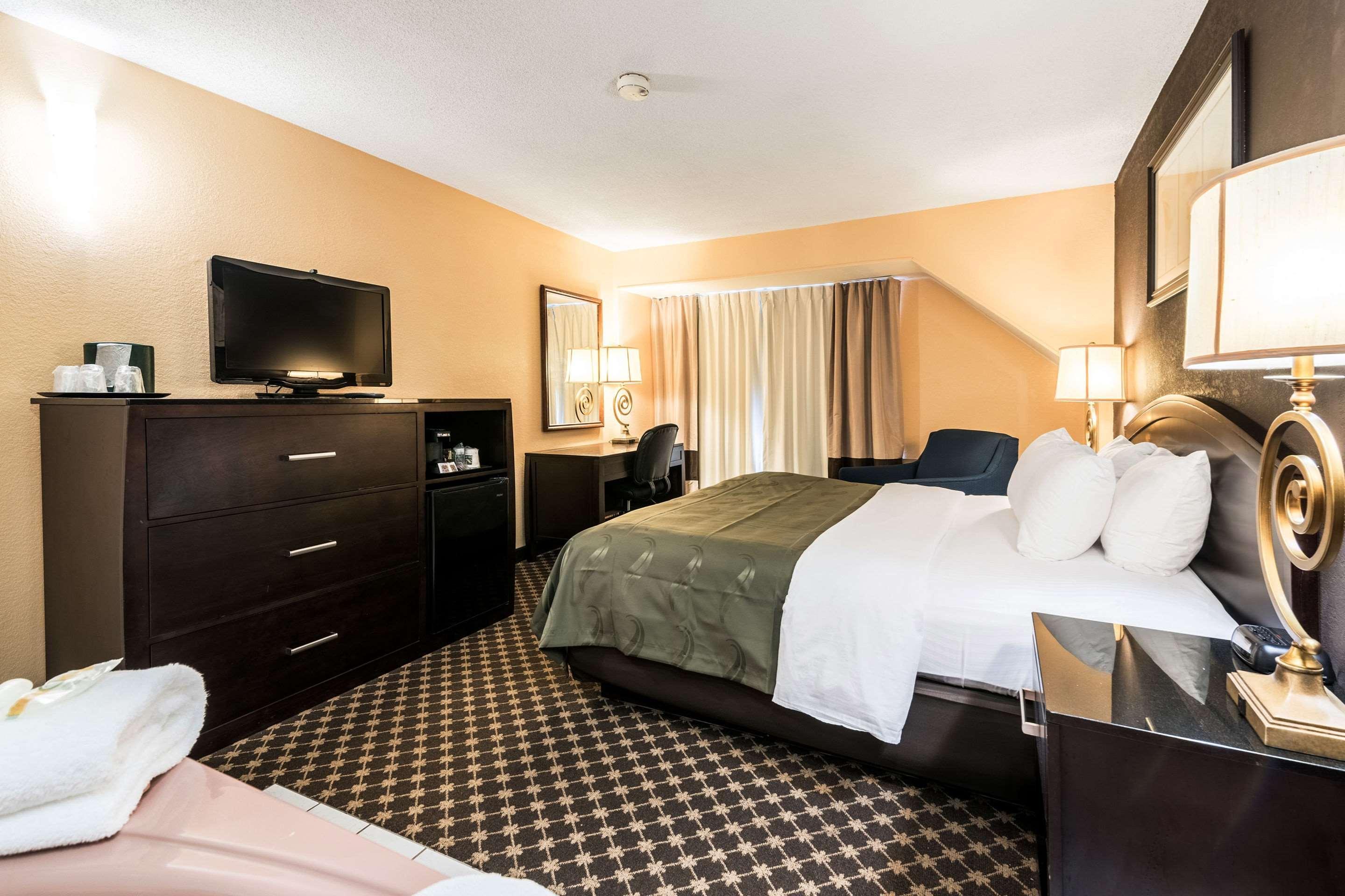 Quality Inn Ithaca - University Area Buitenkant foto