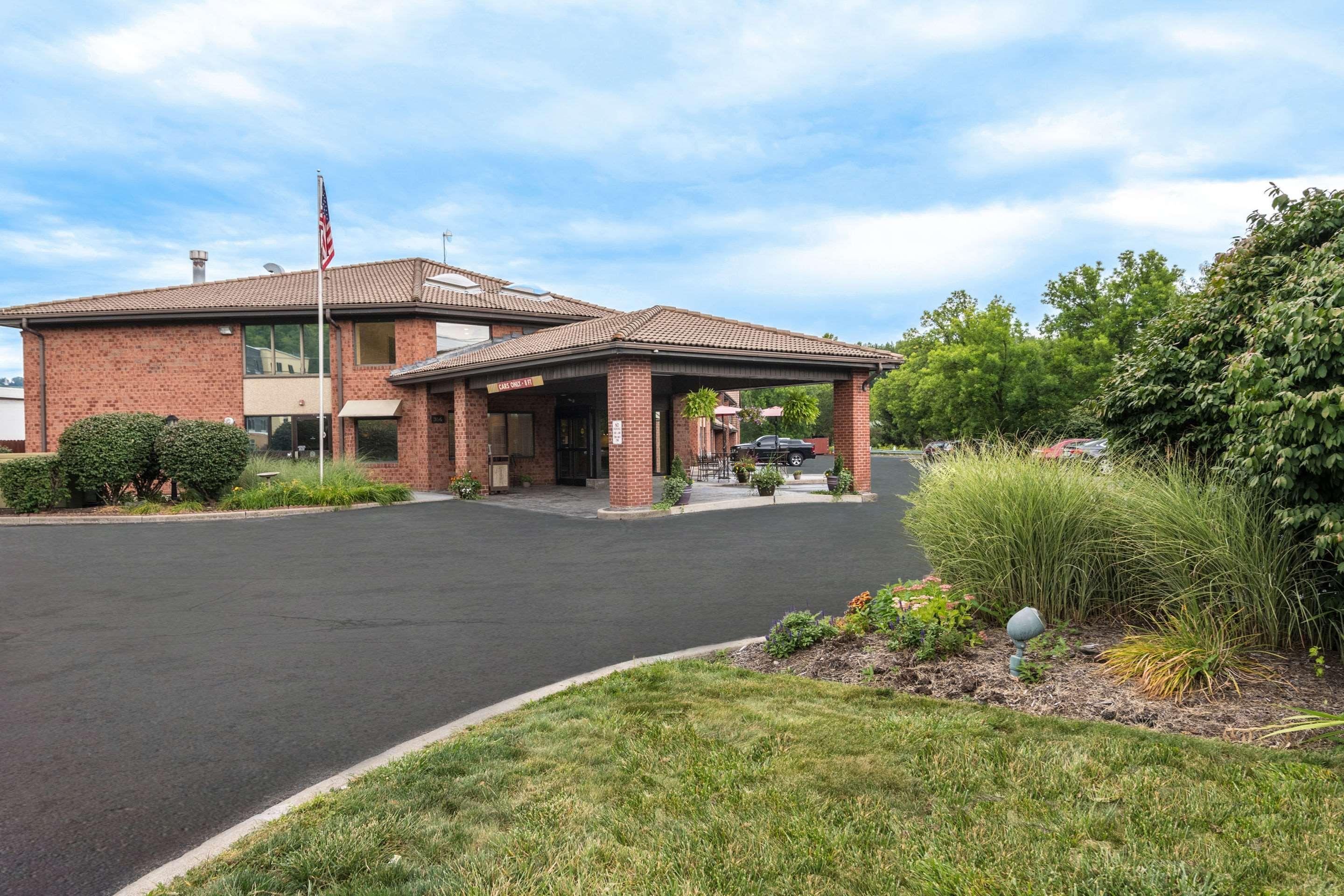 Quality Inn Ithaca - University Area Buitenkant foto