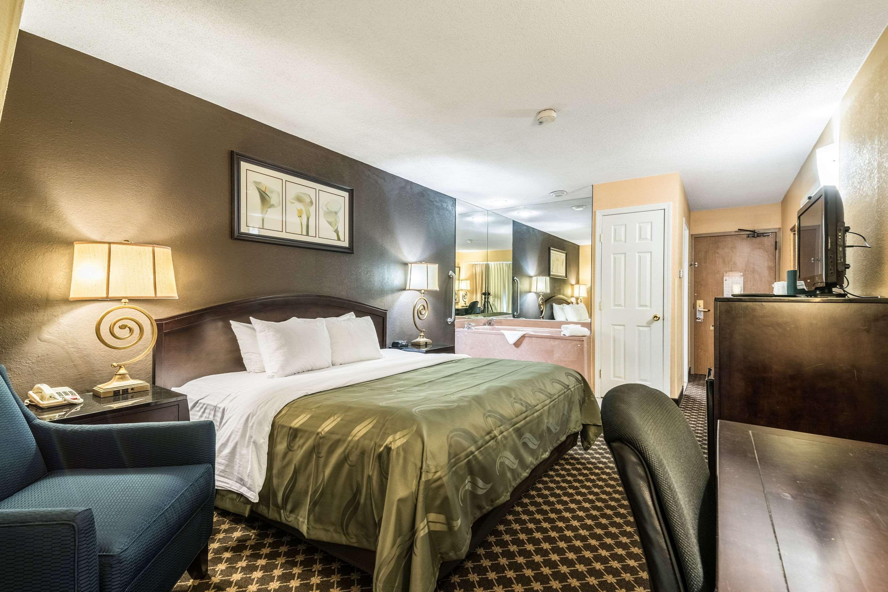 Quality Inn Ithaca - University Area Buitenkant foto