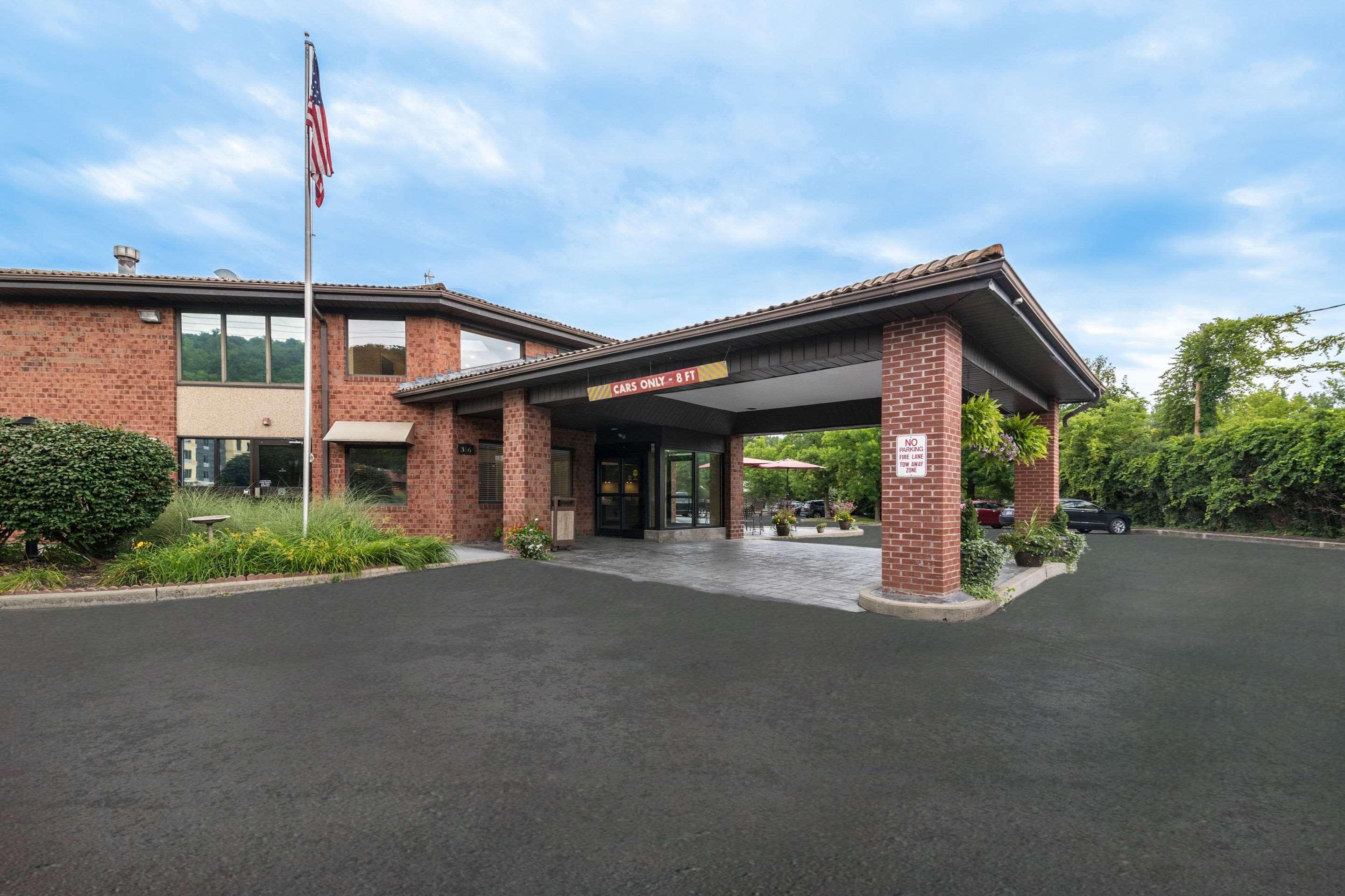 Quality Inn Ithaca - University Area Buitenkant foto