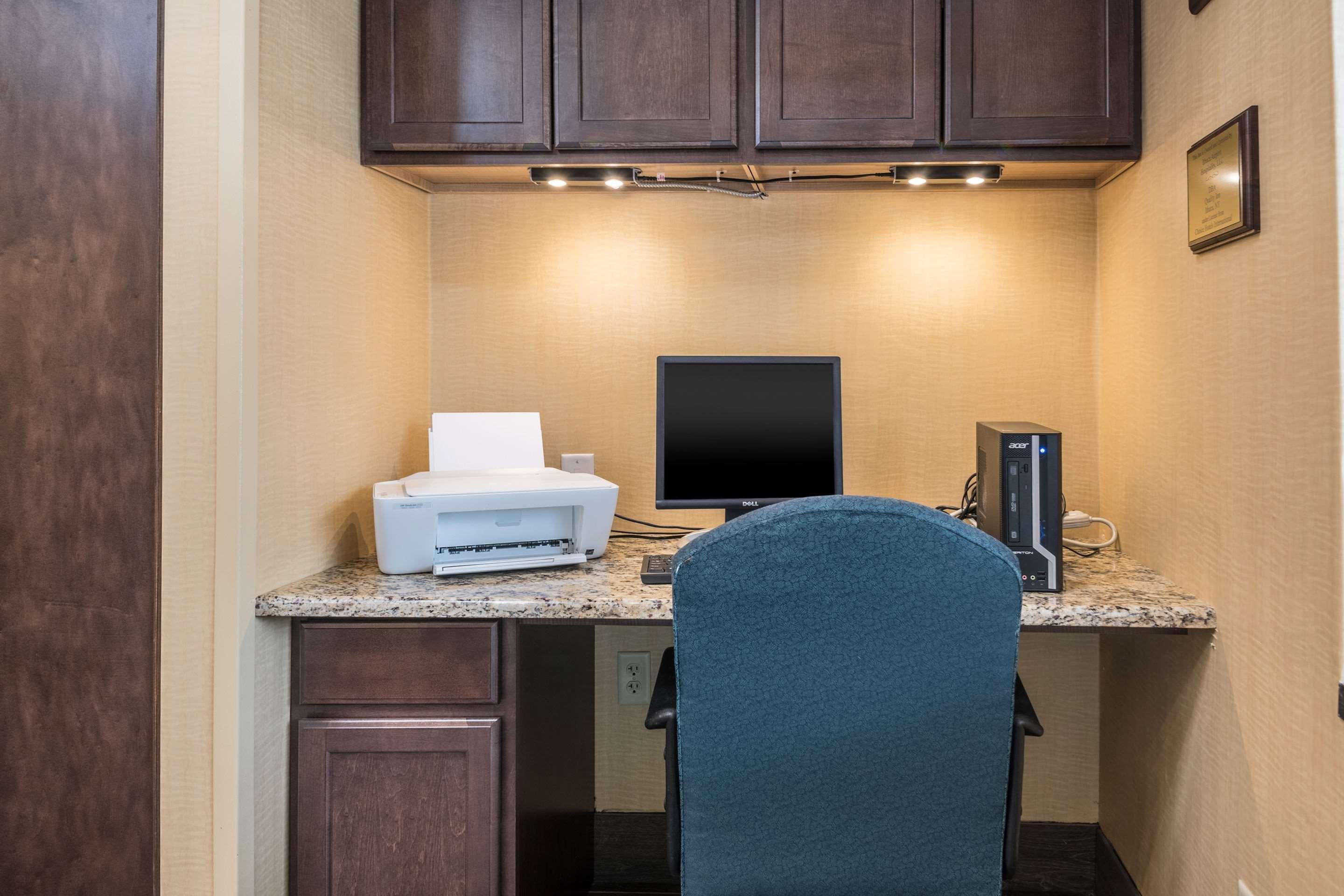 Quality Inn Ithaca - University Area Buitenkant foto
