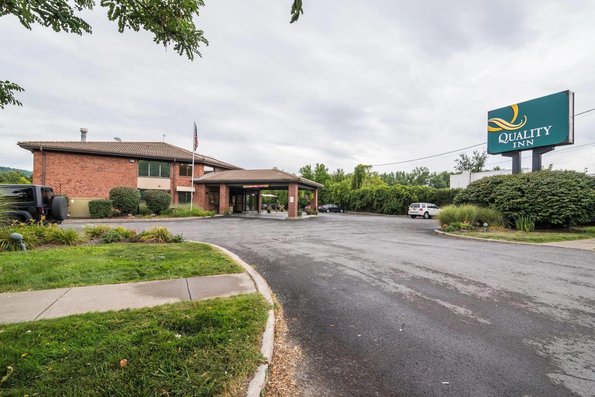 Quality Inn Ithaca - University Area Buitenkant foto