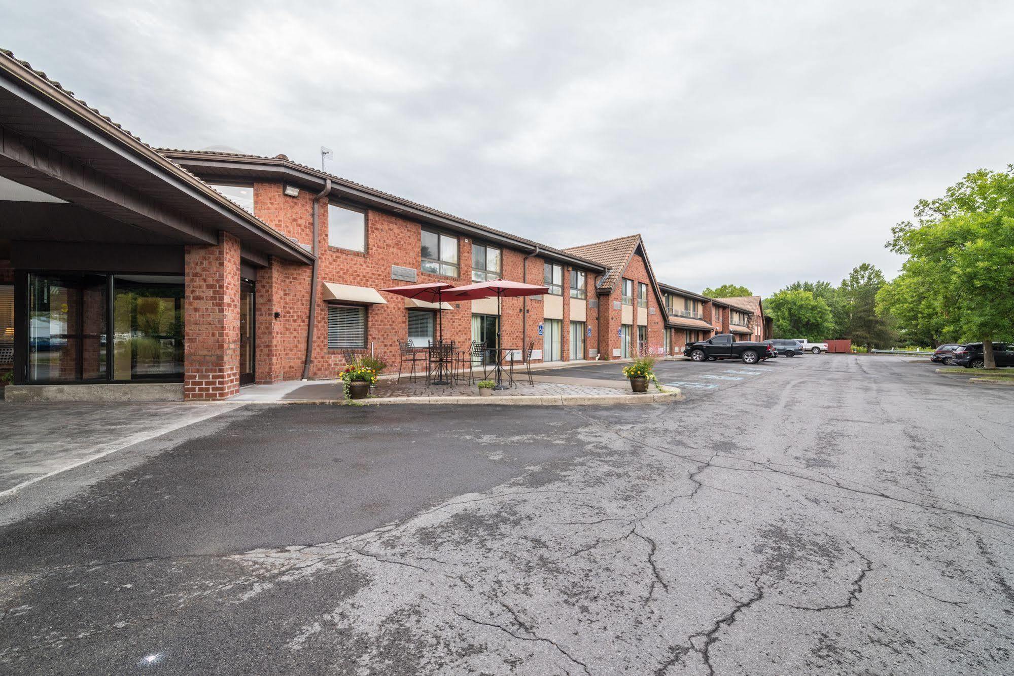 Quality Inn Ithaca - University Area Buitenkant foto