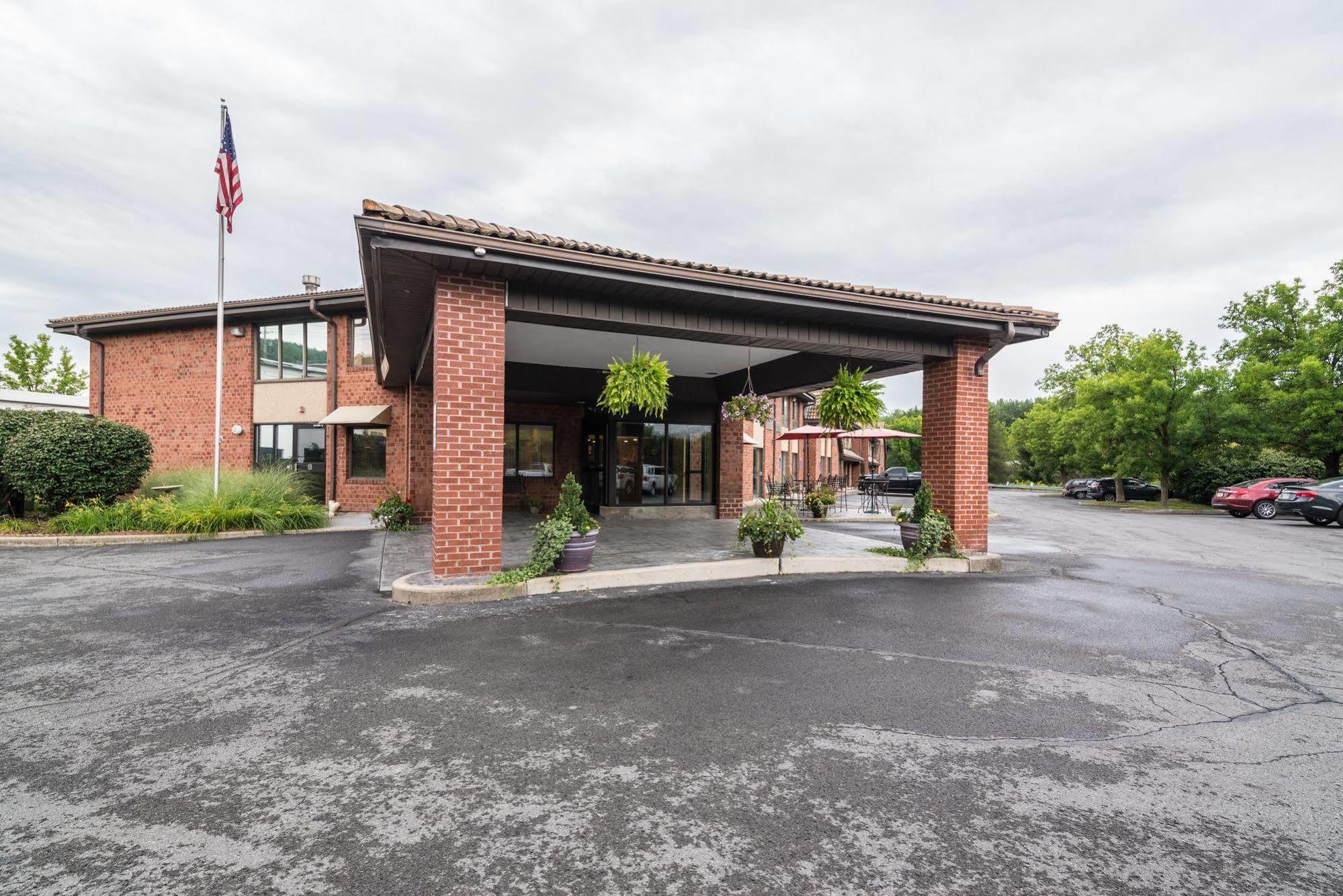 Quality Inn Ithaca - University Area Buitenkant foto
